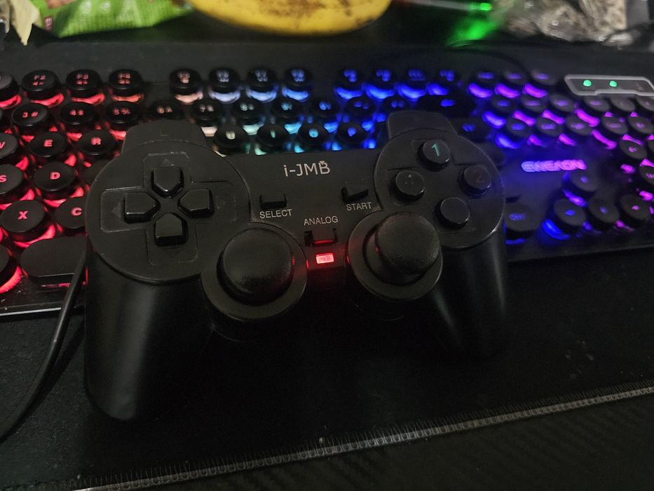 Продавам джойстик  I-JMB не го използвам!