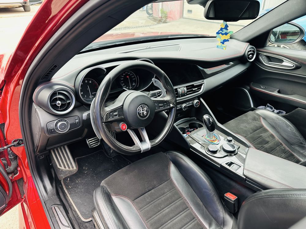 Alfa Romeo Giulia pachet carbon , frane ceramice