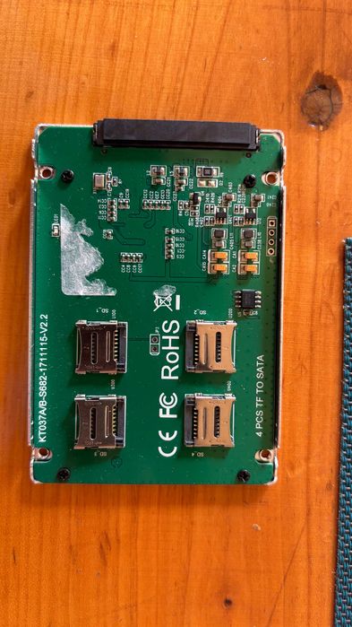 Maiwo KT037B2 Adaptor microsd cu 4 porturi la SATA