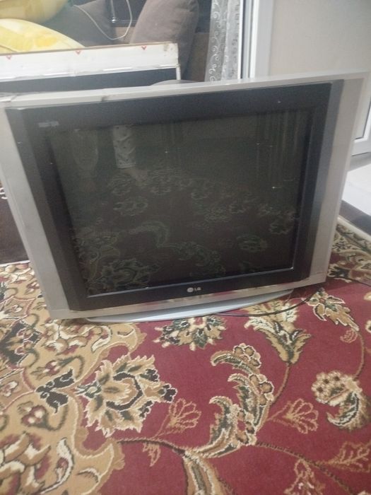 Телевизор бу.       L g
