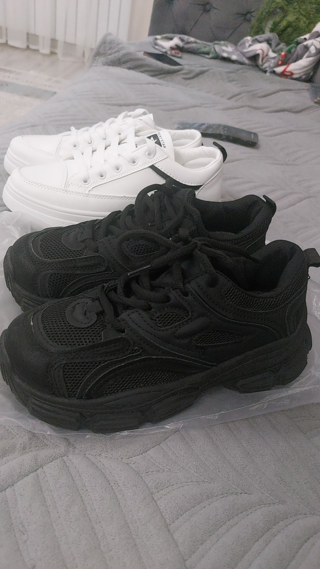 Новые кроссовки чёрные и белые