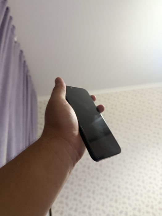 Продаю iPhone 13