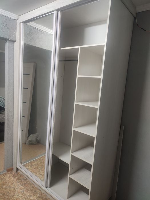 Продам шкаф в прихожей