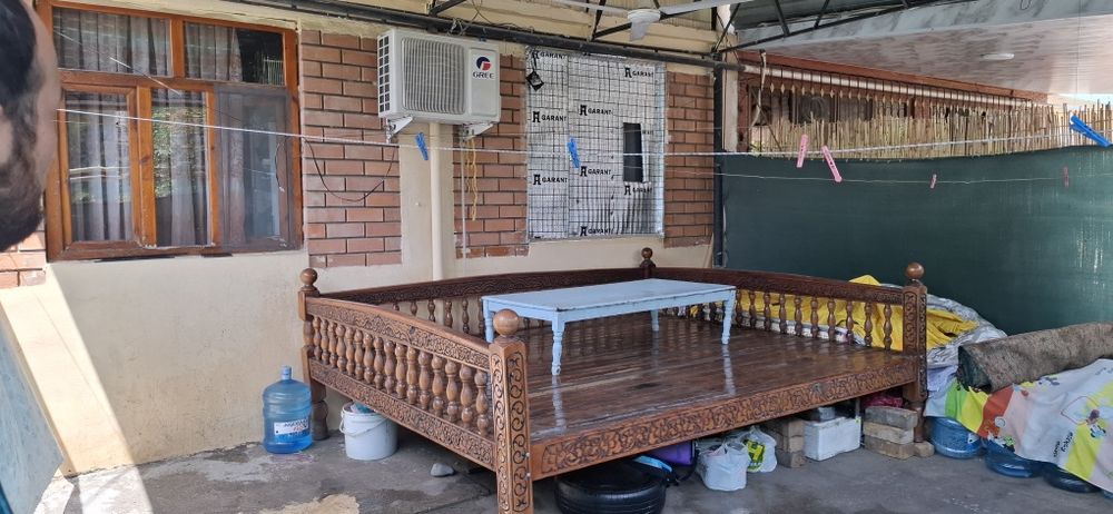 Uy sotiladi 2 xona 3 xona qilingan