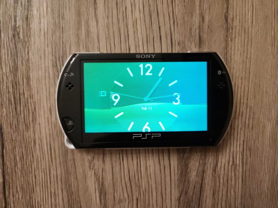 PlayStation Portabil (PSP) Go (N1001) - ca nou, modat, cu card de 8GB
