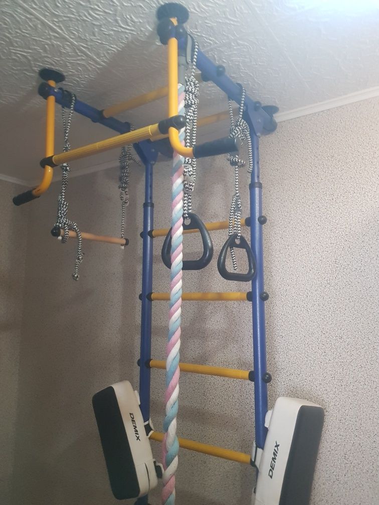 Продам  шведскую стенкв