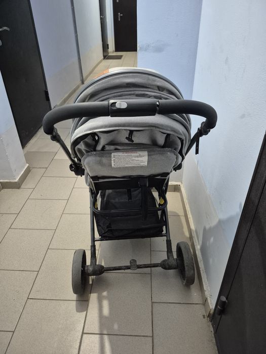 Продам коляску в отличном состоянии цвет серый