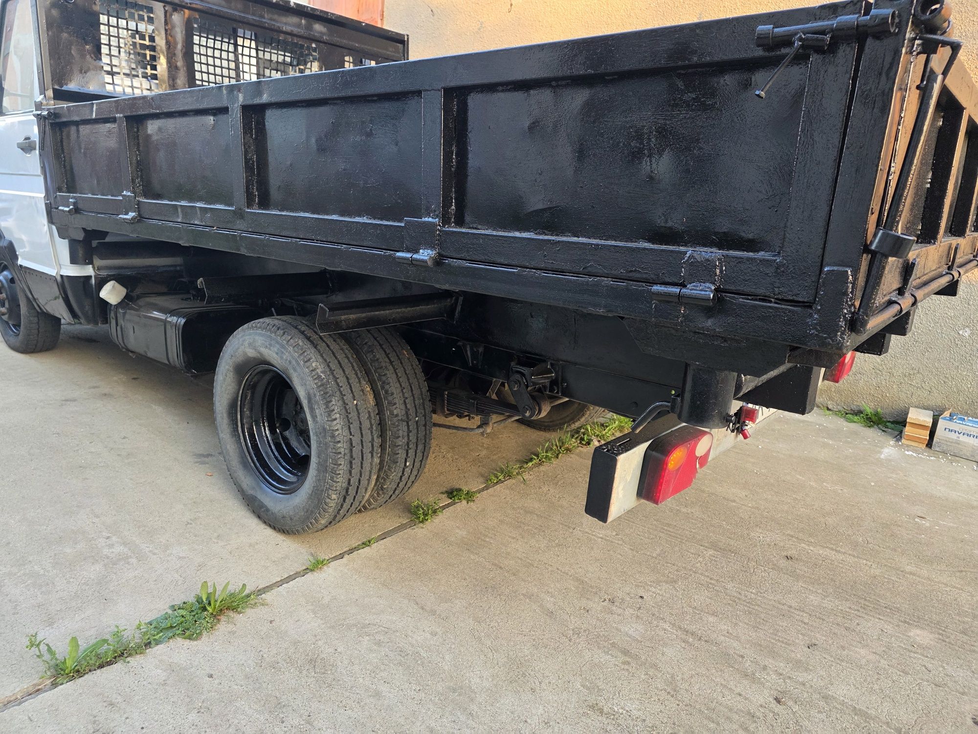 Camioneta iveco Basculabila 3 parti