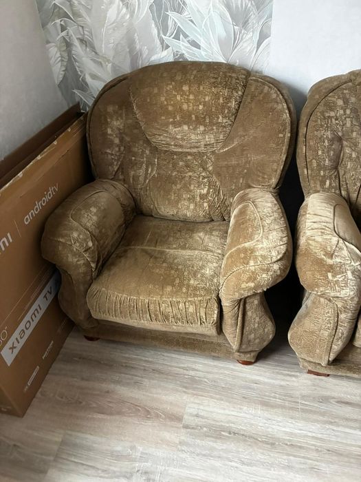 Продам диван и 2 кресла очень б/у