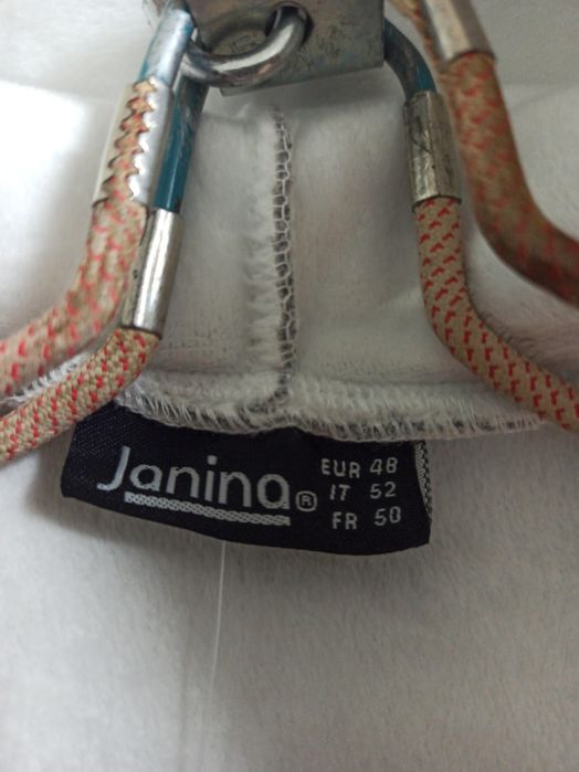 Продам женскую осеннюю куртку