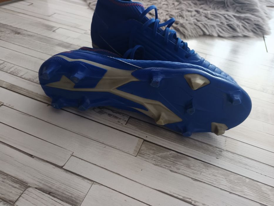Crampoane Adidas predator marimea 44 sunt ca noi !
