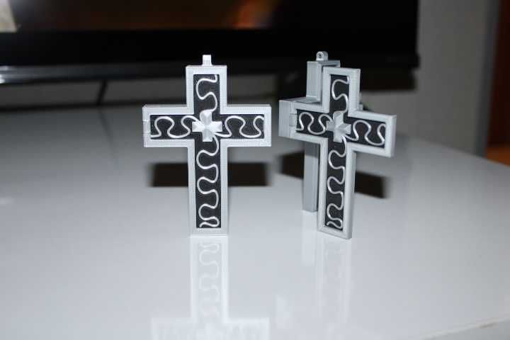 Колие с таен кръст Танос – вдъхновено от играта на калмари