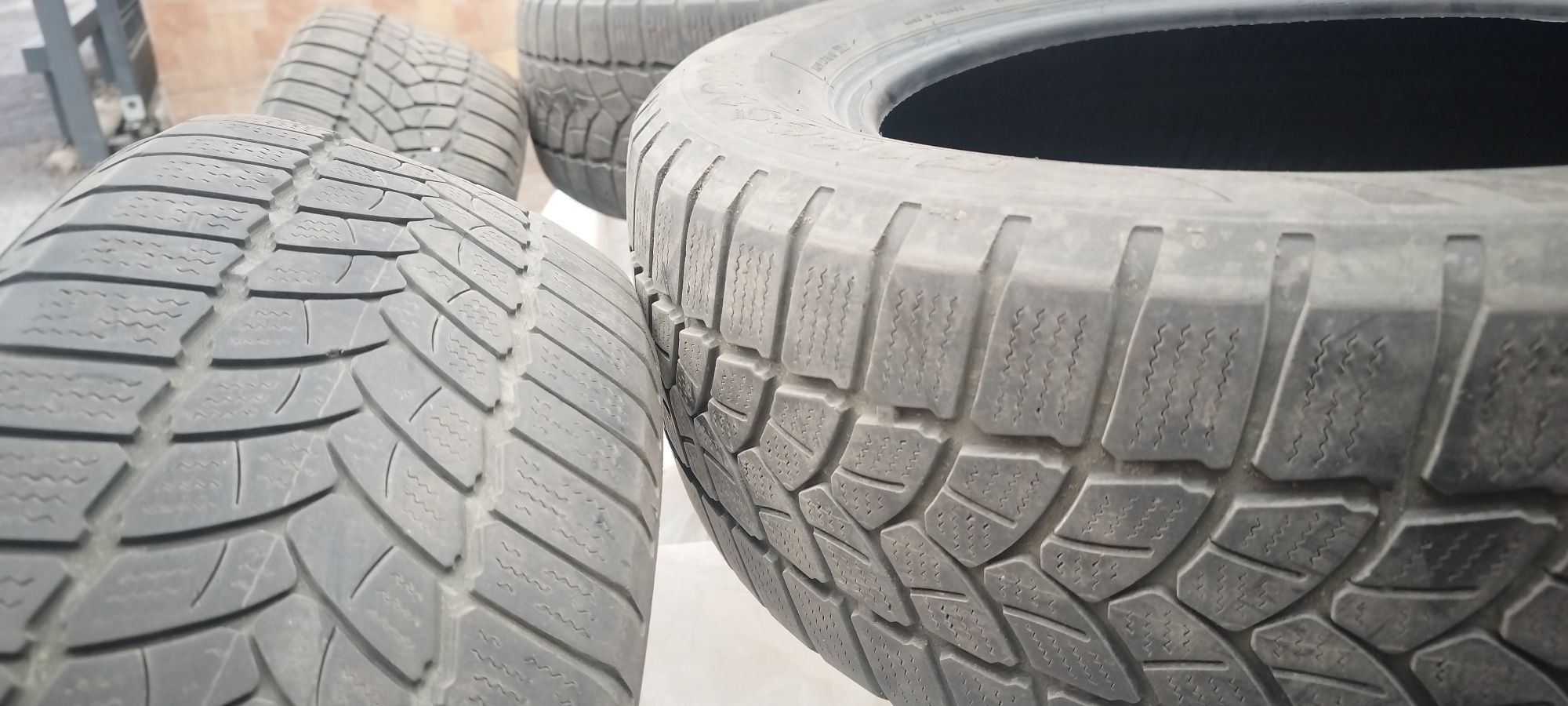 Зимни гуми Firestone 205/60/16 DOT 15 година
10 лева за брой