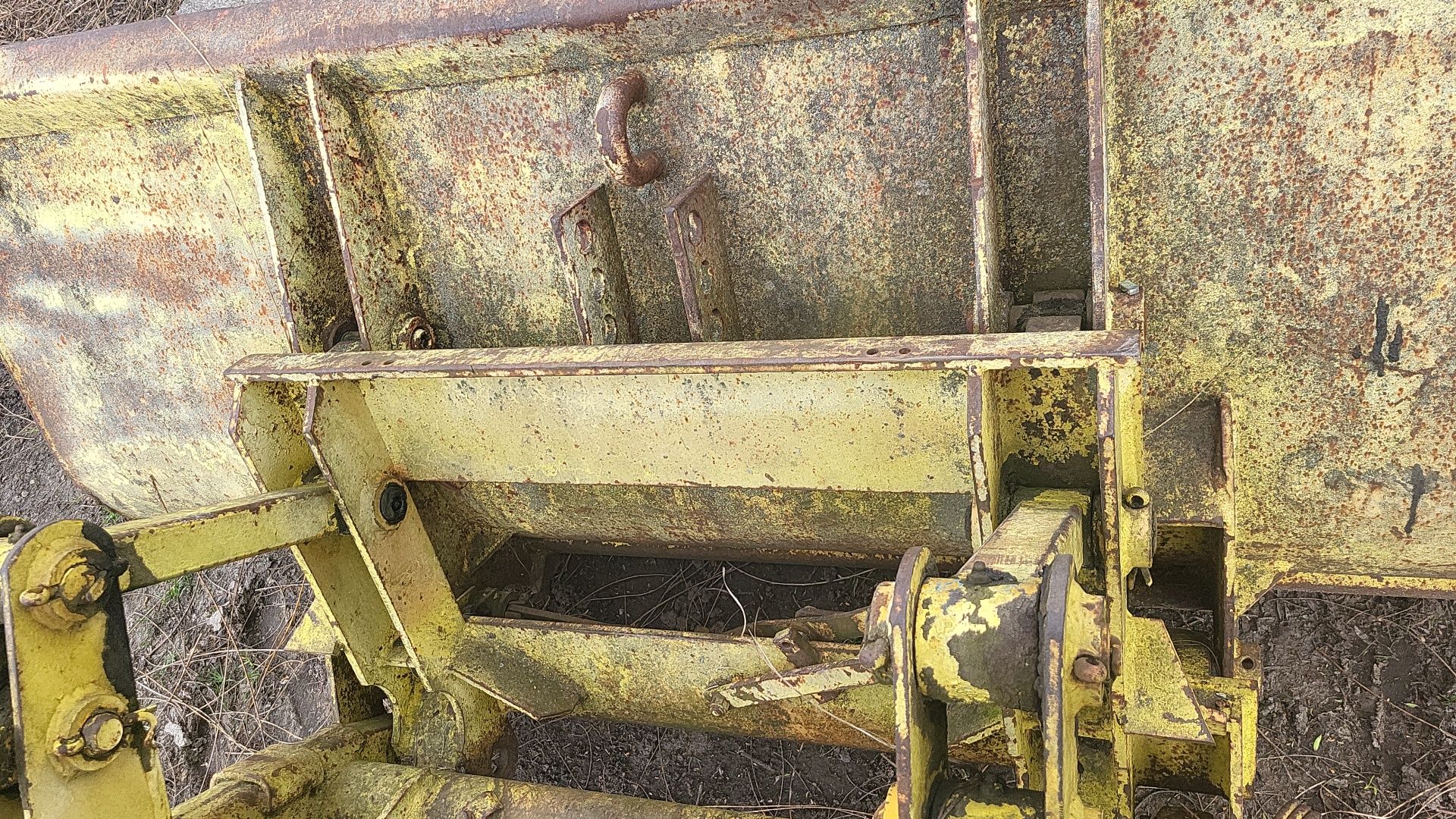 Buldoexcavator MF,schimb cu duba xxl sau autorulota.