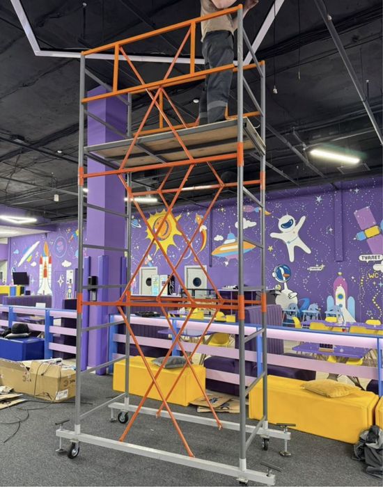 Аренда вышка тура, строительные леса на колесах. Вышка тура прокат