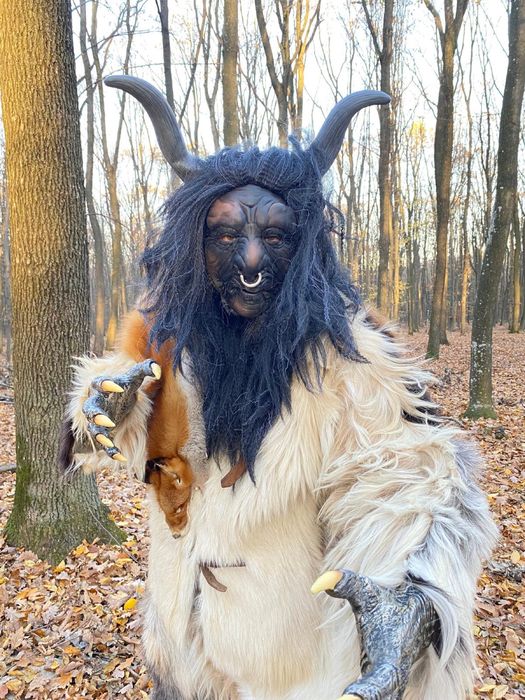 Masti din latex -costume din blana naturala