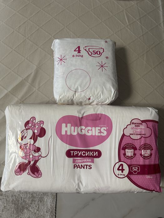 Подгузники-трусики Huggies для девочек.