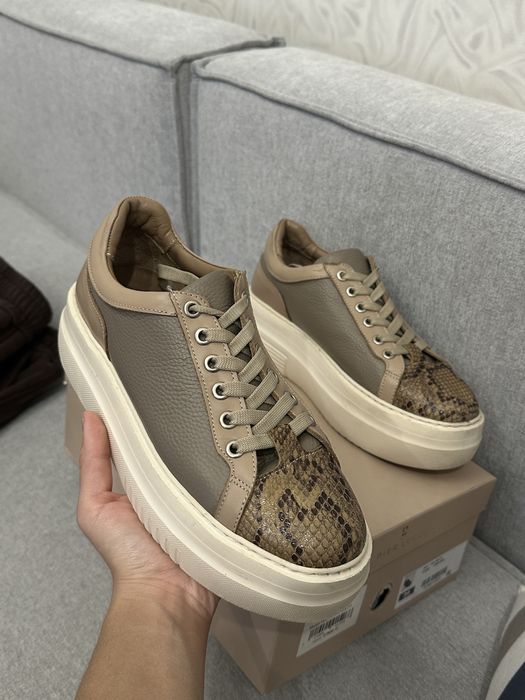 Кроссовки осенние  39р