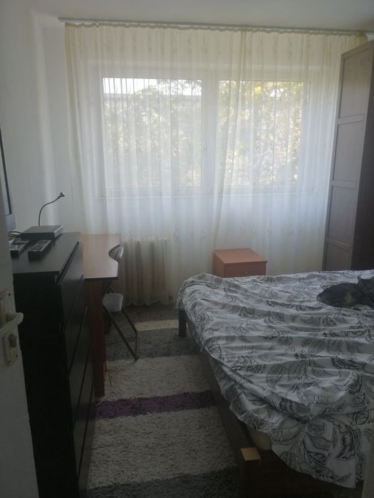 Închiriez camera în apartament