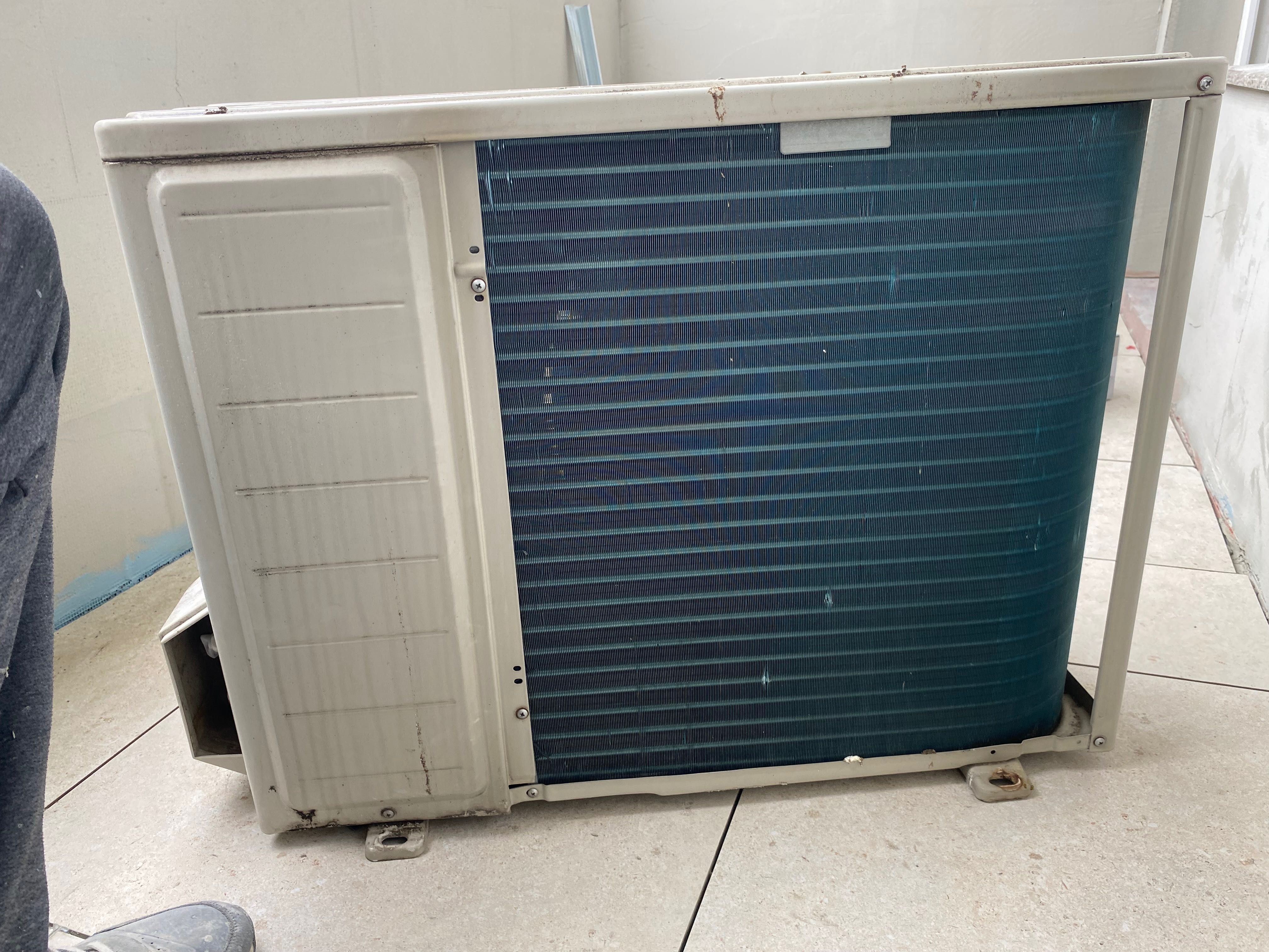 Продавам климатик  midea-18