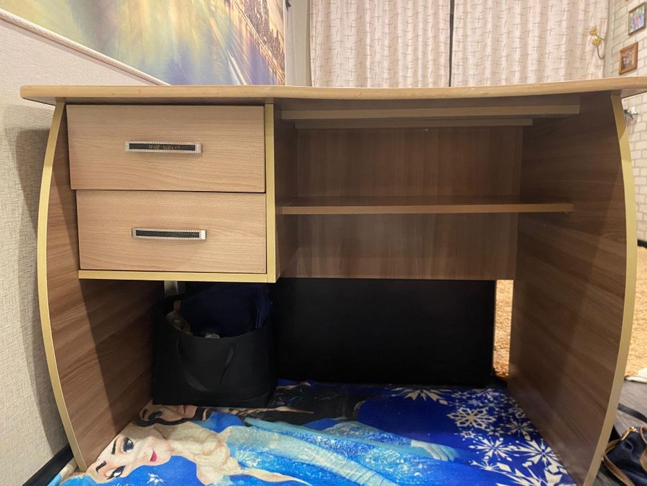 Продам письменный стол