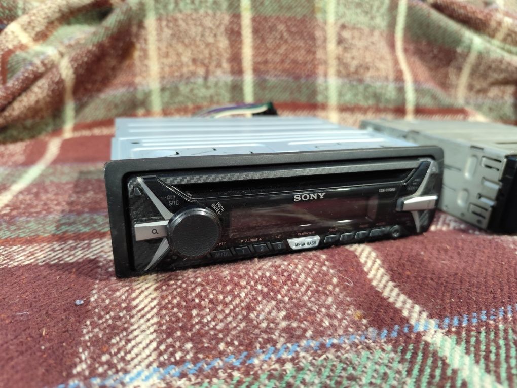 SONY CDX-G1100U & Sony CDX-GT40U 
55 W x 4
USB (тип A)
AUDIO AUX ОТПРЕ