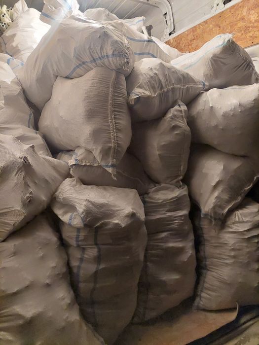 Vând nisip și pietriș