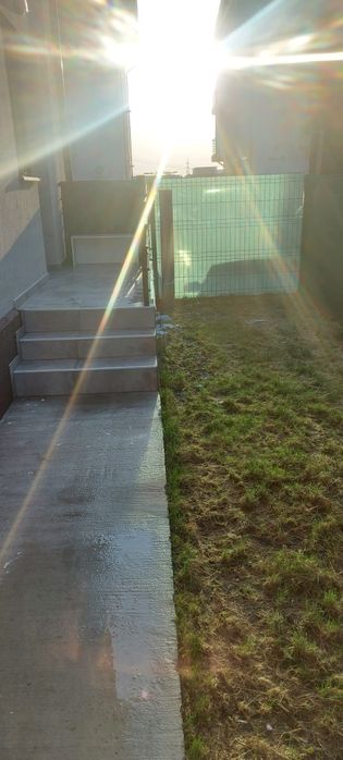 Garsoniera cu curte de inchiriat