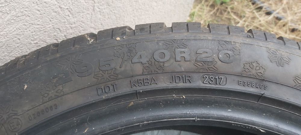 Vand 2 anvelope 295/40 R 20