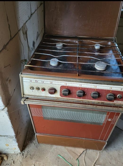 Продам газовую плиту, в хорошем состоянии за 15 тысяч. Торг уместен