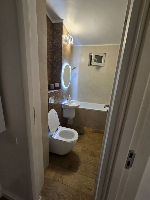 Inchiriez apartament 3 camere