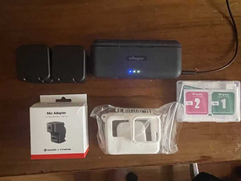 Продам новый набор аксессуаров для камеры Insta 360 Ace и Ace Pro.