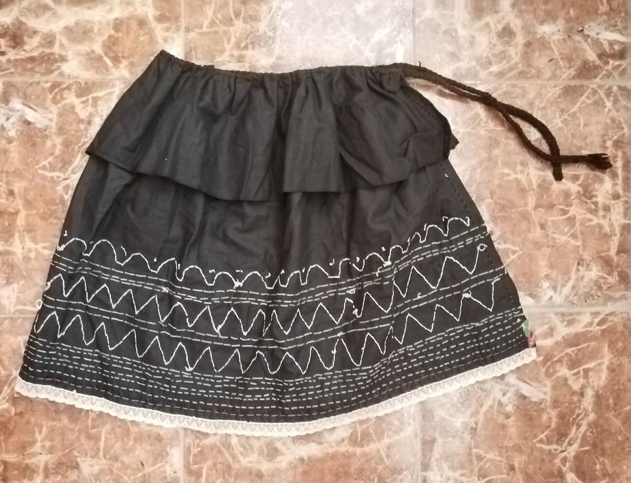 Кърлянка 80-те години от  народна носия