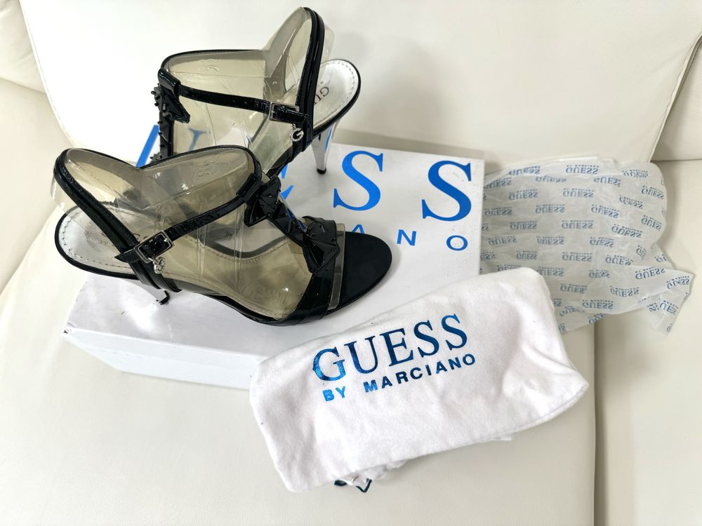 Обувки Guess