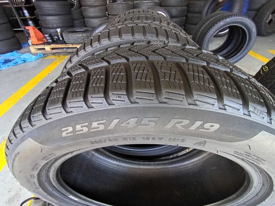 Vând anvelope 255.45.19 Pirelli iarna