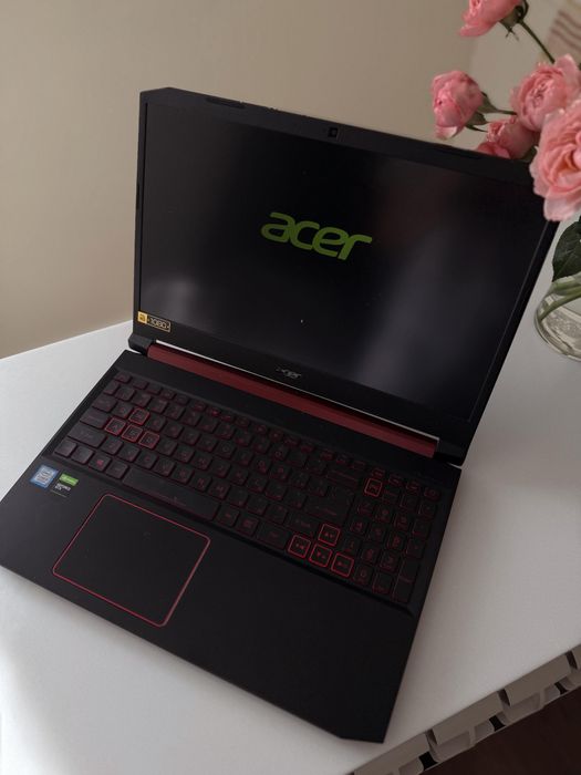 Acer Nitro 5 в идеальном состоянии с наушниками HyperX