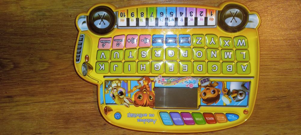 Autobuz cu activitati