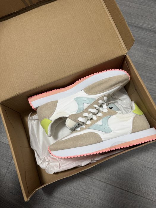 Кроссовка новая!