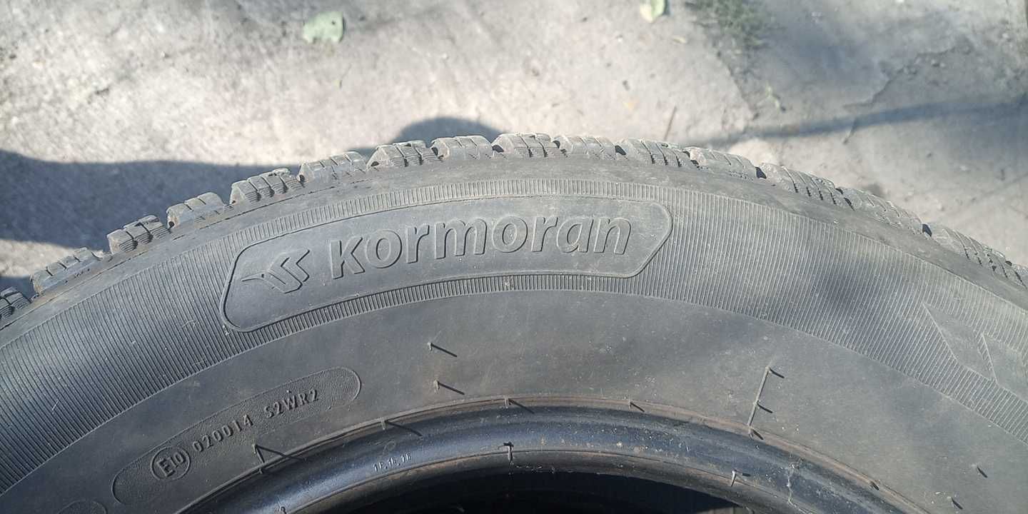 Гуми в отлично състояние - зимни 215/65/16 SUV
