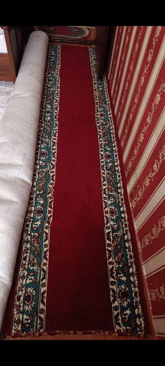 Gilam sotiladi.Darojkalar soni 3 ta: 1) 80×3,5 2) 120× 5 3) 120×180