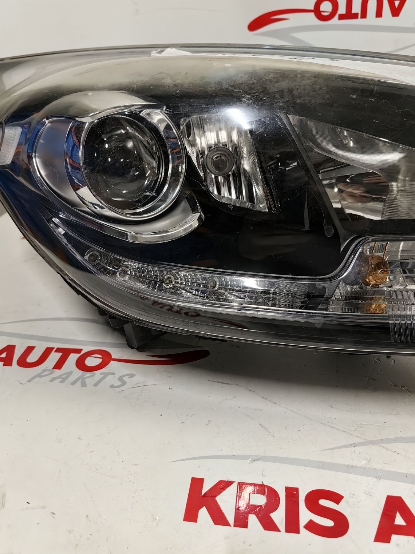 Десен Фар LED за Kia Carens 2015г