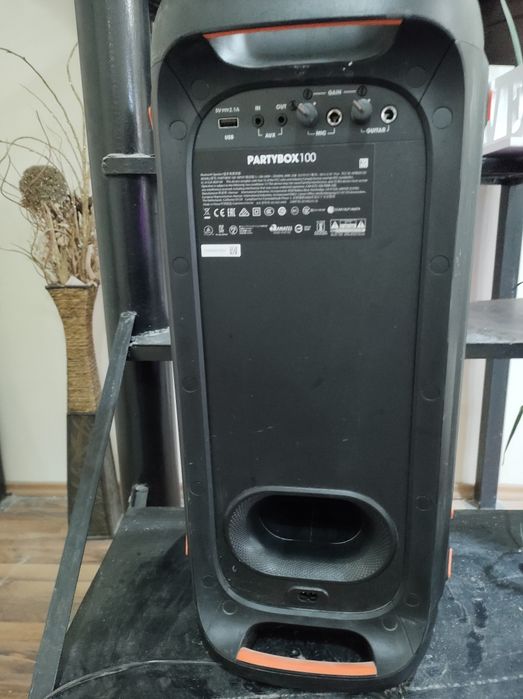 Boxa JBL Party box 100, f putin folosita