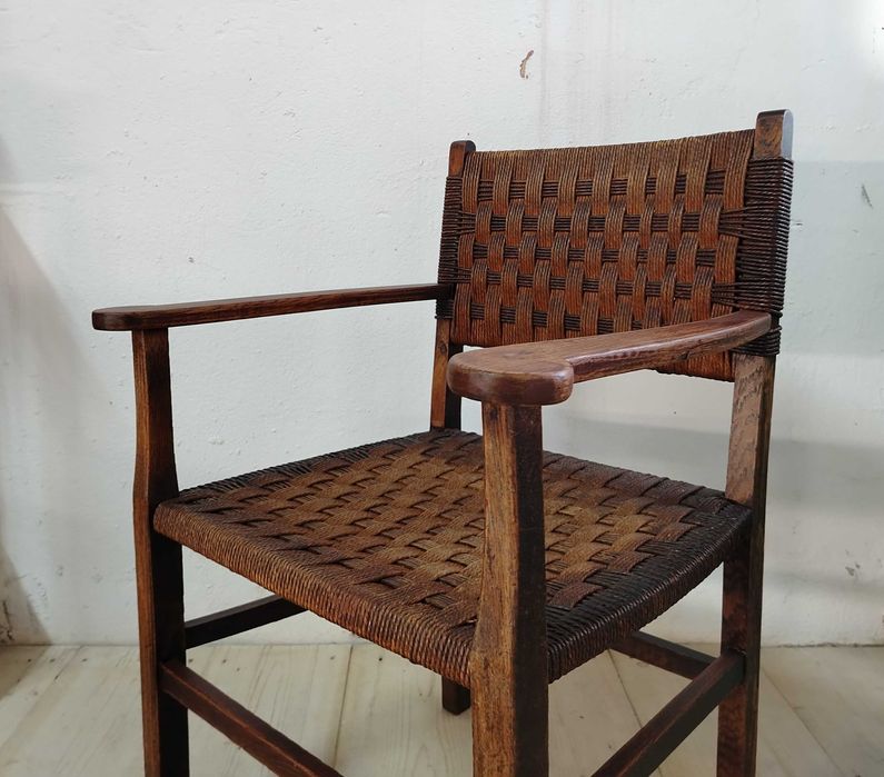Scaun foarte vechi din lemn masiv de stejar si sfoara de ratan, Franta