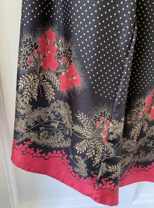 Пола Ted Baker, точки, цветя. разкроена