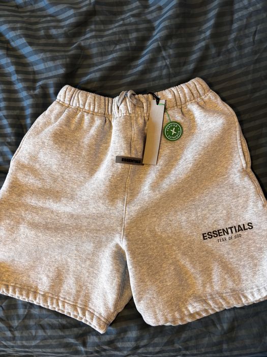 Светло сив Essentials летен екип (къси гащи и тениска)