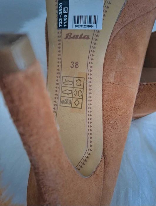 Vand pantofi cu toc Bata