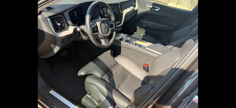 VOLVO XC 60 2022 2.0 197CP 4x4 Automat Camera Head up Ful Led Facelift