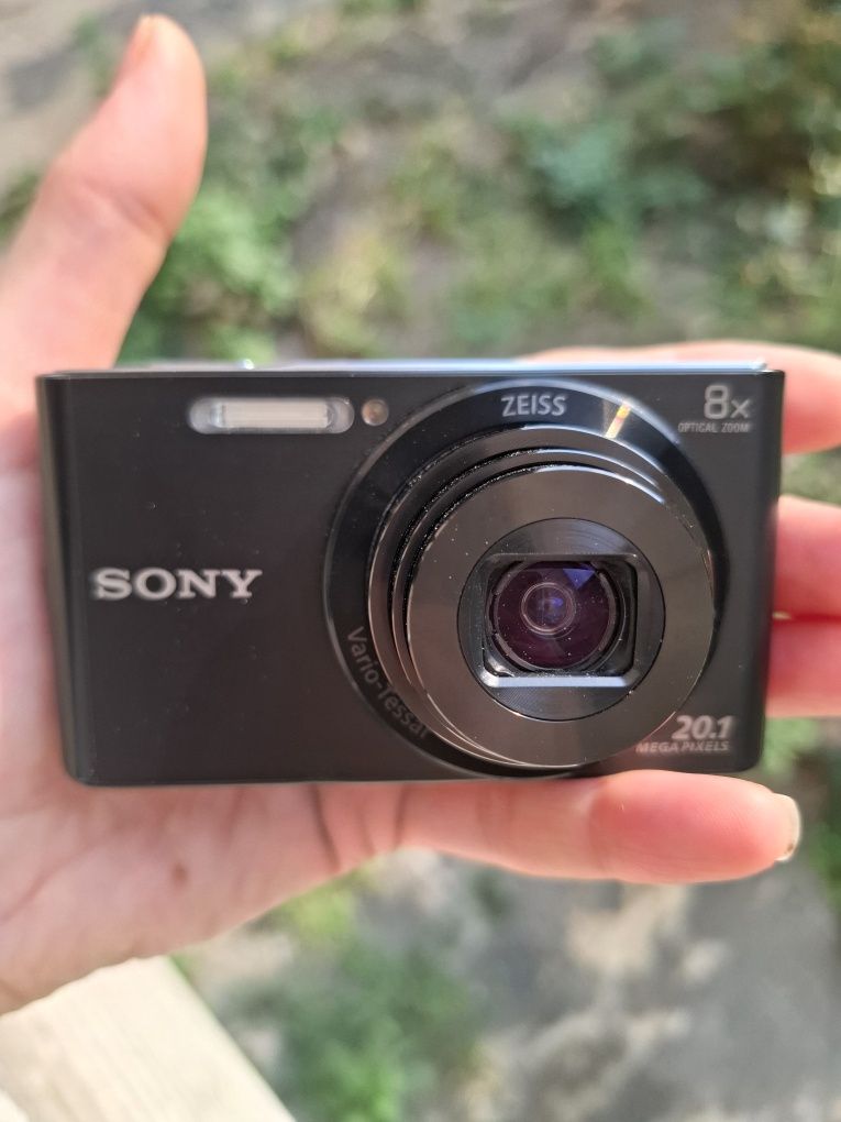 Компактен дигитален фотоапарат SONY Cybershot W830