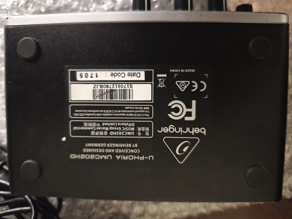 Комплект 2 Микрофона хед сет с аудио интерфейс Behringer U-Phoria UMC2