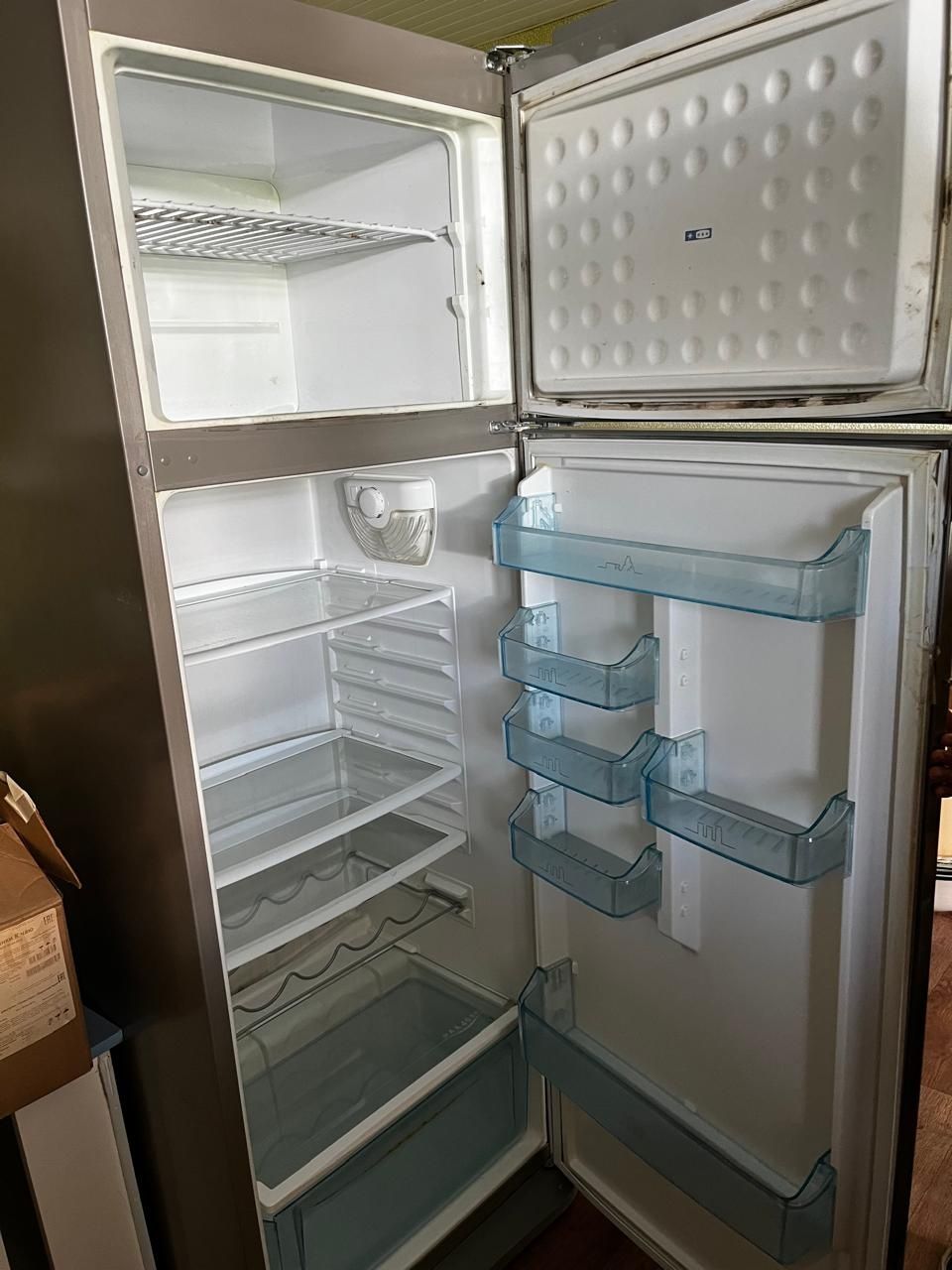 Продам холодильник на запчасти